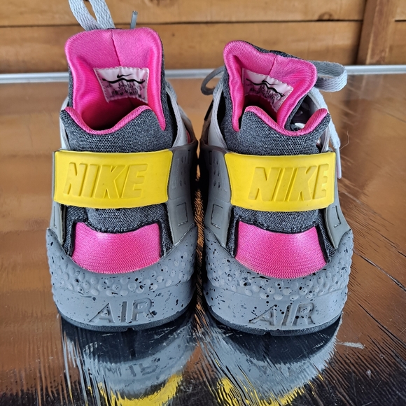 NIKE AIR HURACHE RUN # 852628-002 SIZE 7.5 Womans - Picture 7 of 8